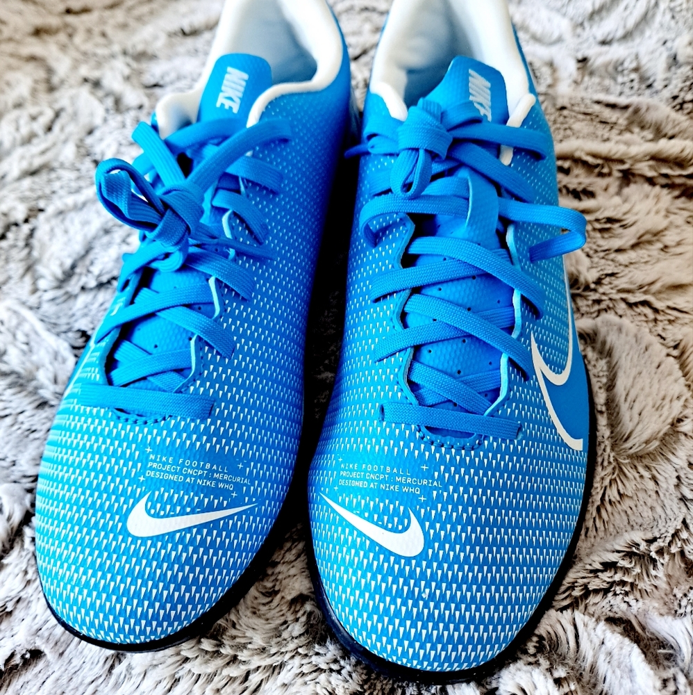 Nike - Picture 3 of 4